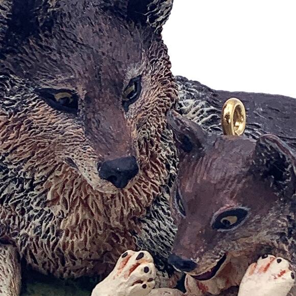 Hallmark Keepsake 1998 TIMBER WOLVES at PLAY Majestic Wilderness Ornament in Box - Picture 5 of 6